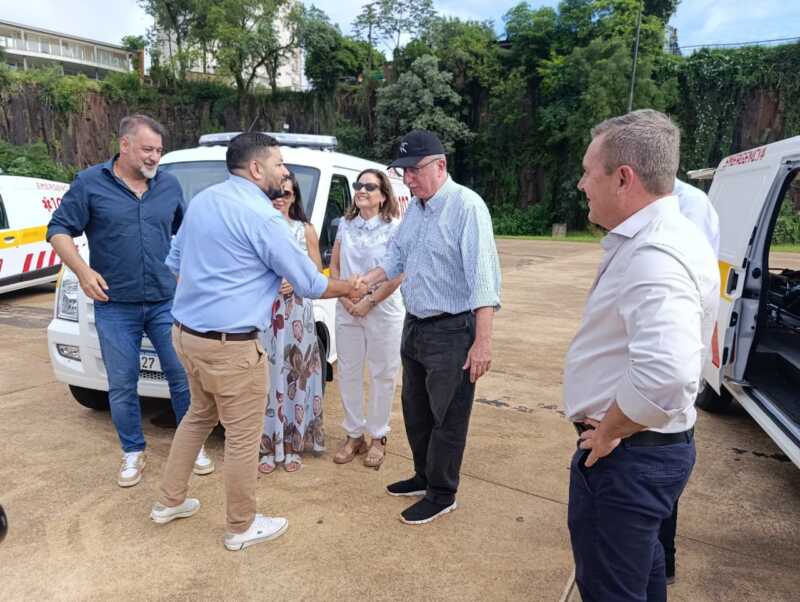Salud Pública entregó cuatro nuevas ambulancias y equipos médicos a municipios 8 ambulancia municpios misiones 7 - 7