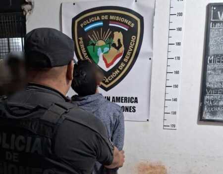 Amenazó a su expareja con un cuchillo y terminó detenido en Jardín América El hecho ocurrió en el barrio Los Cedros y la víctima debió recibir asistencia médica por las lesiones.