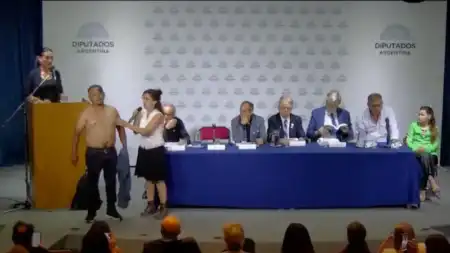 Eventos antivacunas en el Congreso: Elena Obietta pidió que un fiscal actúe por el riesgo a la salud pública ras los eventos antivacunas en el Congreso, la médica Elena Obietta reclamó la intervención de un fiscal por el riesgo que representan para la salud pública.
