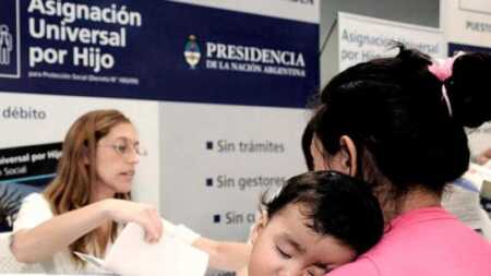La actualización de febrero impacta en el salario familiar, la AUH, la AUE y redefine los topes de ingresos para acceder a las prestaciones.