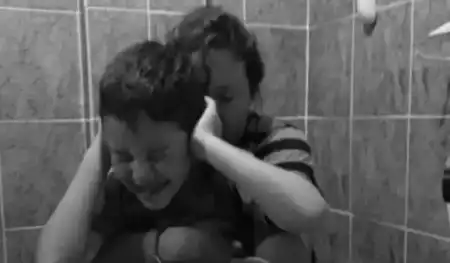 Pirotecnia y autismo: la dura Navidad de familias con niños que “se arañan por el dolor intenso” autismo pirotecnia