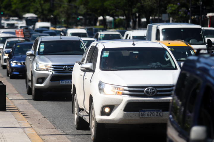 “El potencial de daño es enorme”: alertan por siniestros con el aumento de camionetas 4x4 en ciudades 2 camionetas pickups