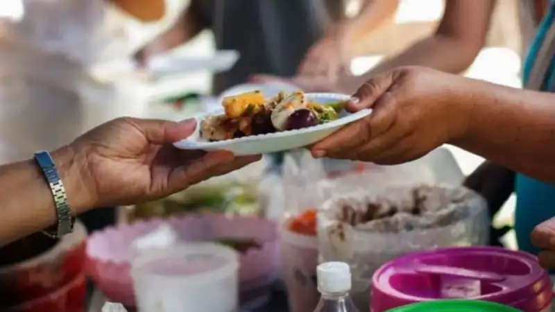 Navidad en tiempos difíciles: el rol clave de comedores y voluntarios en Misiones Voluntarios y organizaciones comunitarias sostienen cenas solidarias en distintos puntos de Misiones durante la Nochebuena.