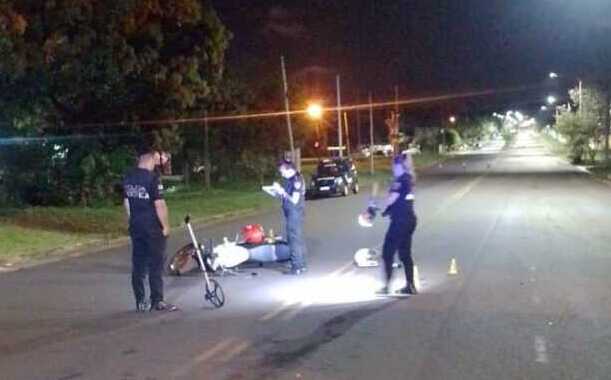 Choque nocturno dejó un motociclista hospitalizado en Posadas 2 choque posadas 1 e1765882250667 - 1