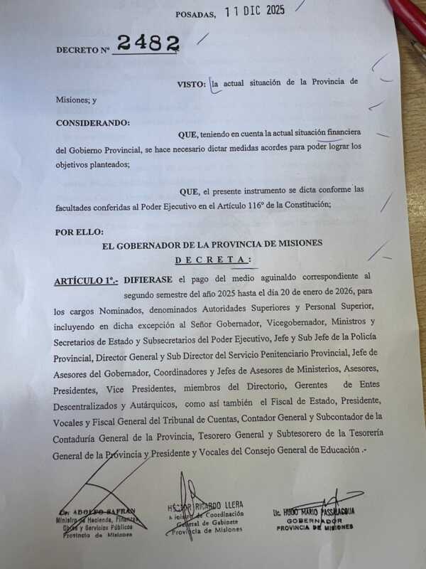Misiones posterga el pago del medio aguinaldo para autoridades superiores y cargos jerárquicos 2 Passalacqua firmó el decreto que difiere el aguinaldo de funcionarios jerárquicos hasta enero de 2026.