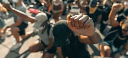 El 10 de diciembre recuerda el compromiso global de proteger y promover los derechos humanos.