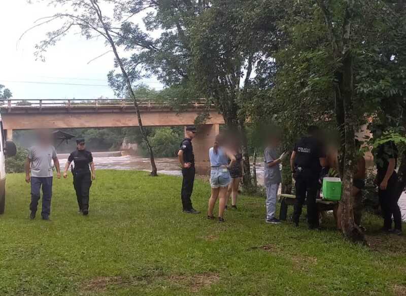 Buscan a un joven que desapareció en el arroyo Ñacanguazú arroyo ñacanguazú