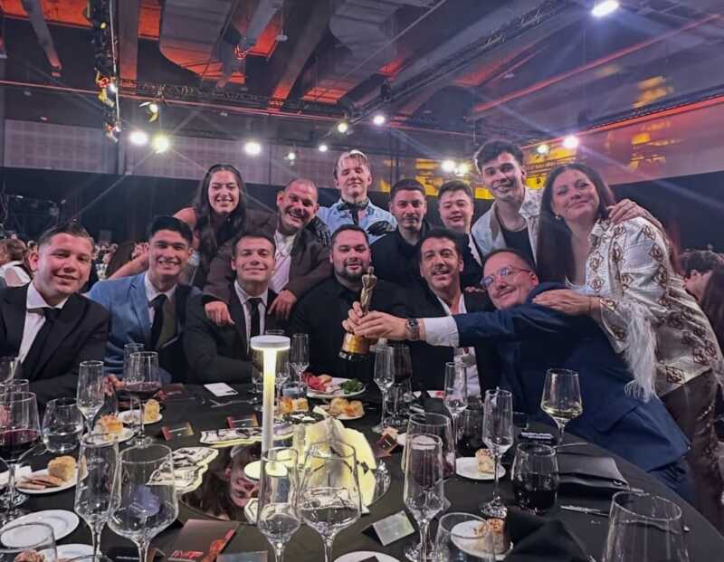 Polémica en los Martín Fierro de Streaming 2025: Dólar Blue defendió su premio y anunció una denuncia penal 2 Dólar Blue, ganador del Martín Fierro de Streaming, respondió a las acusaciones tras la premiación organizada por APTRA.
