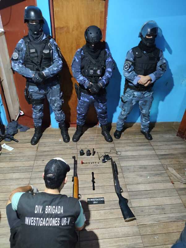 La Policía de Misiones secuestró armas, municiones y elementos de interés en el marco de un operativo de alcance transnacional donde está involucrado el dúo criminal.