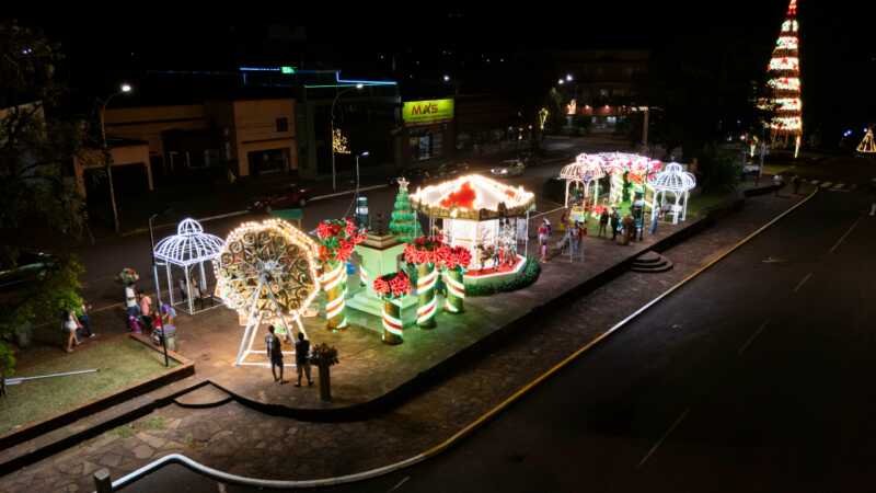 En el primer fin de semana, más de 40 mil personas visitaron la Fiesta de la Navidad en Alem 4 navidad en alem