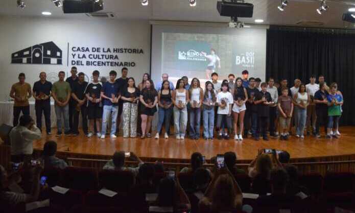 Tomás Mattje y Delfina Steciuk, los destacados en la Fiesta del Deporte Obereño La Fiesta del Deporte Obereño distinguió a Tomás Mattje y Delfina Steciuk en una ceremonia que celebró el presente y el futuro del deporte local.