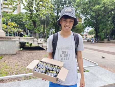 Franco recibió un regalo de la marca de alfajores por su historia de esfuerzo en Posadas Posadas Franco