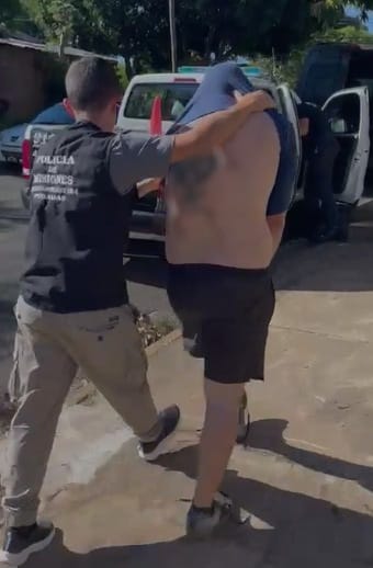 El acusado fue reducido tras una persecución por Posadas y la Ruta Nacional 12, luego de intentar huir en una camioneta robada.