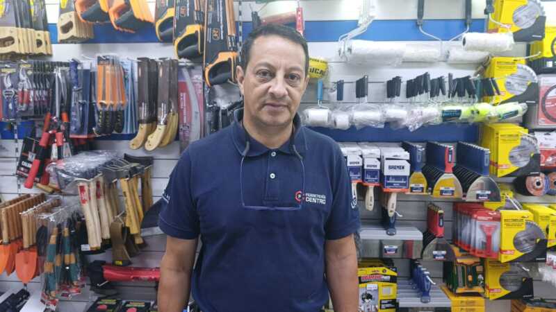 Ferreterías de Posadas sostienen las ventas con promociones y esperan el repunte de fin de año 2 gilmar benitez - 1