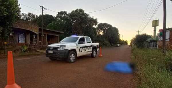 San José: un hombre murió en la vía pública tras sufrir un paro cardiorrespiratorio Intersección de las calles Malvinas y Belgrano, donde fue hallado sin vida el hombre de 62 años durante la madrugada.