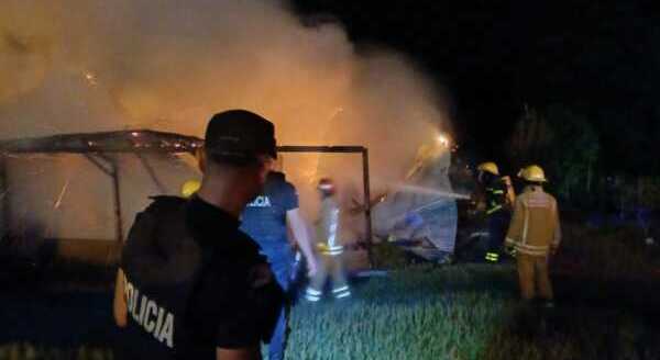 Un incendio destruyó por completo una vivienda en El Soberbio El siniestro se registró durante la noche del domingo y no dejó personas lesionadas.