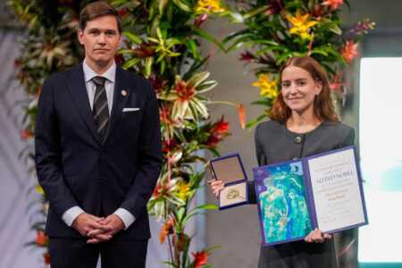 La hija de María Corina Machado recibió el Nobel de la Paz y compartió el discurso de la opositora Nobel Machado