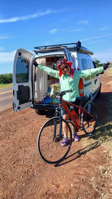 Biciperegrinos del corazón: Lau y Seba cumplen un sueño de 30 años rumbo a la Virgen de Itatí 6 Ella pedalea, él acompaña: la historia de amor y fe que une a Lau y Seba rumbo a Itatí.