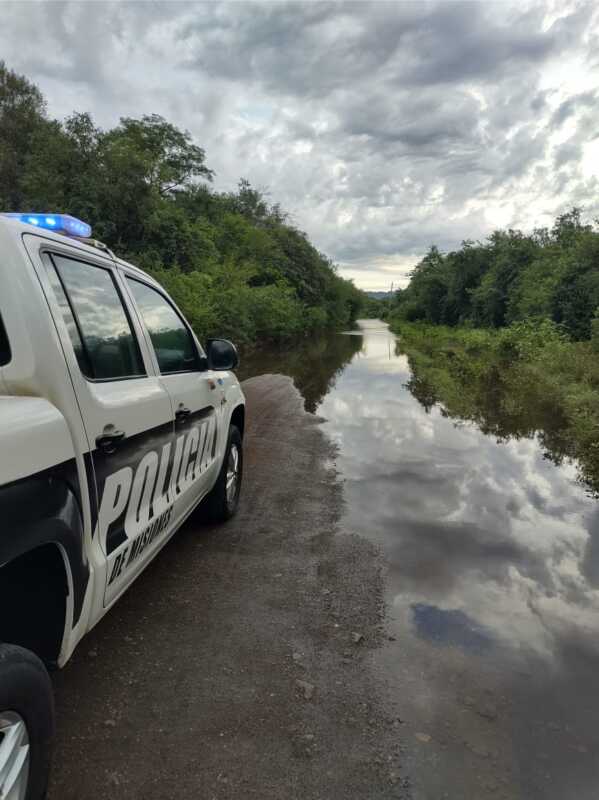 Posadas: hallaron un cuerpo sin vida flotando en el Río Paraná 1 Hallaron el cuerpo de un hombre de 53 años en el río Paraná, en la zona de Costa Sur. Intervinieron Bomberos, Prefectura y la Justicia investiga las causas del fallecimiento.