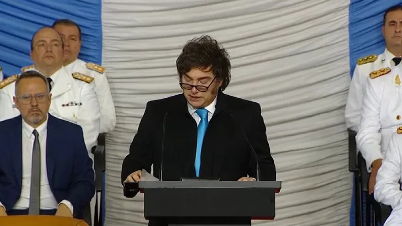 Milei desembarca en Tucumán para el Foro Económico del NOA 2 Milei aterriza en Tucumán con eje en la desregulación y la competitividad de las economías regionales.
