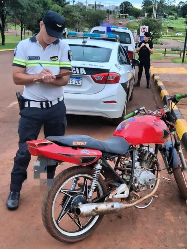 Más de 200 motos secuestradas en Misiones por escapes libres, maniobras peligrosas y falta de documentación 2 Más de 200 motos fueron secuestradas en Misiones durante operativos por escapes libres, maniobras peligrosas y falta de documentación.