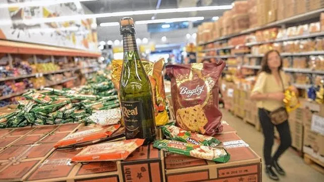 Fuerte suba en productos navideños: alimentos trepan hasta 47% y crece la búsqueda de promociones navi