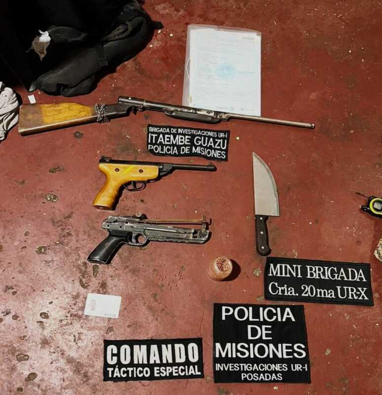La Policía secuestró cinco armas y un Citroën C3 utilizado en el intento de robo.