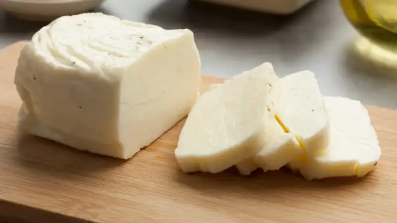 ANMAT y Senasa ordenaron retirar un queso por contaminación bacteriana queso
