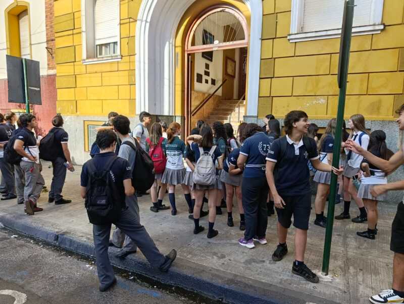Alumnos del Roque González no pudieron ingresar al colegio en su último día de clases 2 roque gonzalez 2 - 1