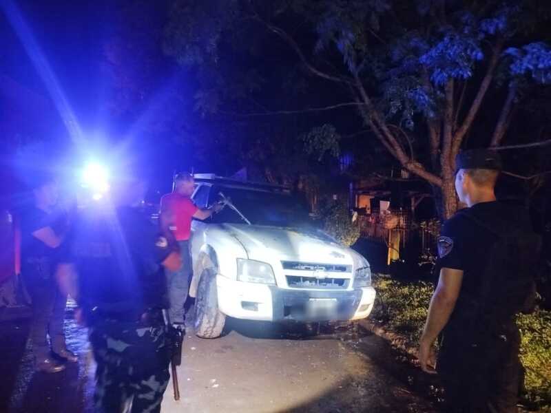 Investigan el incendio de una camioneta en el Barrio Terminal de Bernardo de Irigoyen 2 Peritos de Bomberos y efectivos policiales reunieron evidencias en el lugar para determinar el origen del incendio en la camioneta.