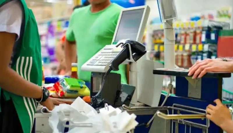 Comercio cerró una nueva revisión salarial con sumas fijas hasta marzo de 2026 1 sal