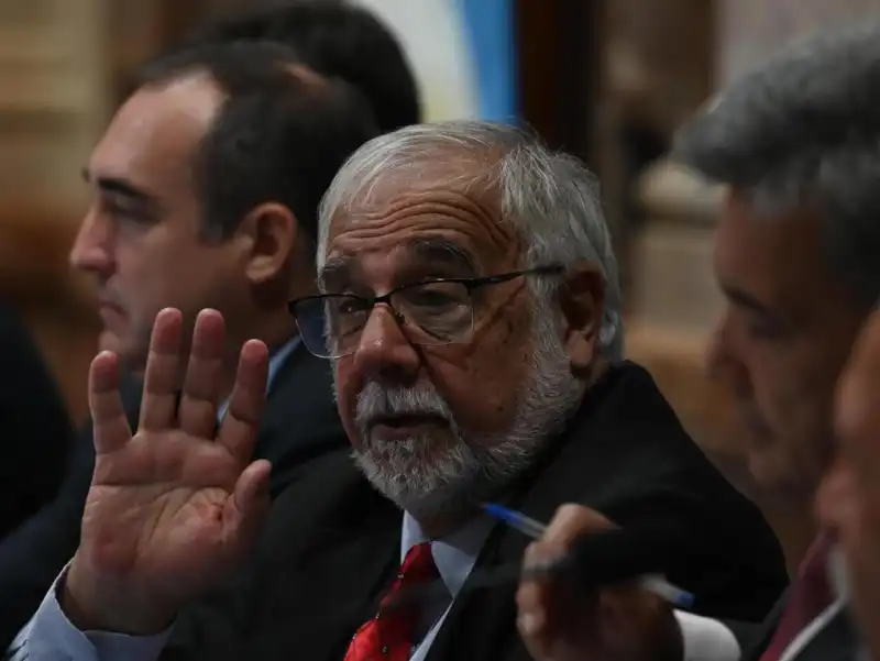 Con mayoría garantizada, el oficialismo impulsa la Inocencia Fiscal, una ley que promete previsibilidad impositiva pero debilita la fiscalización del Estado.