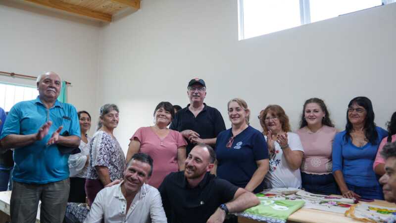 Vecinos del barrio Villa Blanquita acompañaron el acto de inauguración del nuevo espacio comunitario elegido a través del Presupuesto Participativo.