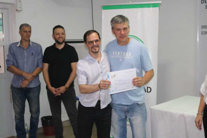 La capacitación técnica con validez nacional sigue creciendo en Oberá con nuevas certificaciones entregadas.
