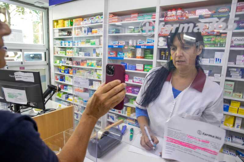 Sin despidos en farmacias pese a la crisis del consumo: para 2026 “no vemos nada bueno todavía” 3 trabajadores de farmacias