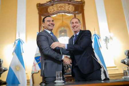 Santilli busca respaldo provincial para avanzar con la reforma laboral y otros proyectos clave.