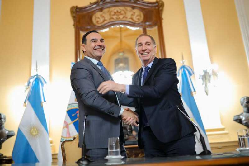 Santilli busca respaldo provincial para avanzar con la reforma laboral y otros proyectos clave.