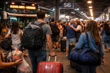 Volver para Navidad: misioneros que regresan al pueblo En vísperas de Navidad, cientos de misioneros emprenden el regreso al pueblo desde las grandes ciudades, aun cuando el costo del viaje y la crisis económica hacen que volver no sea sencillo.