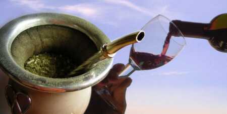 Del vino a la yerba: economías distintas y un futuro de concentración y desprotección, advierten yerba mate vino