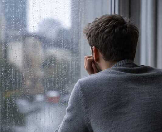 Una escena de introspección que refleja el clima emocional asociado al llamado Blue Monday, el tercer lunes de enero.