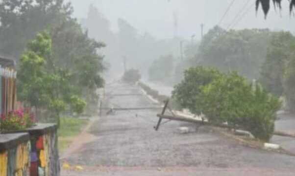 Fuerte tormenta causó daños en Colonia Aurora y sigue la alerta para el jueves en Misiones 623372113 1743982487019903 5023297972000635551 n e1769627872532 - 1