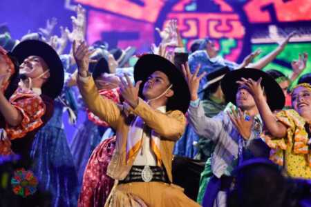 Cosquín 2026: la cuarta luna celebra la diversidad y la identidad del folklore argentino 623540937 18428649400119333 7982809763383193640 n - 6