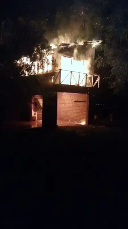 Campo Ramón: atacó a su ex con un machete e incendió la casa Campo