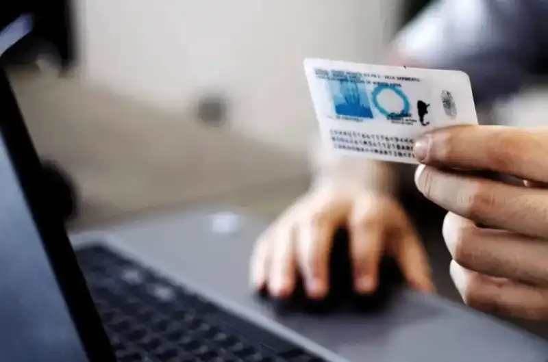 El Gobierno actualizó la presentación del DNI y el pasaporte: cuáles son los principales cambios El nuevo DNI electrónico y el pasaporte incorporan tecnología de última generación y estándares internacionales de seguridad.