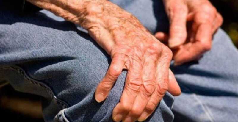 Cuatro síntomas del Parkinson que pueden aparecer décadas antes del diagnóstico - 1