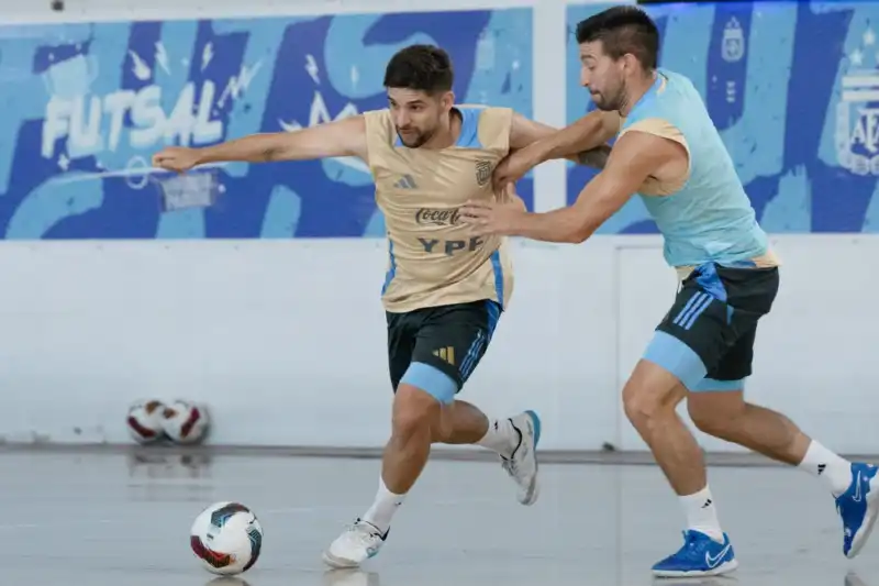 Argentina confirmó el plantel y calendario para la Copa América de Futsal 2026 La Selección argentina de futsal viajará este jueves a Asunción para disputar la Copa América 2026, donde debutará el domingo 25 frente a Perú.