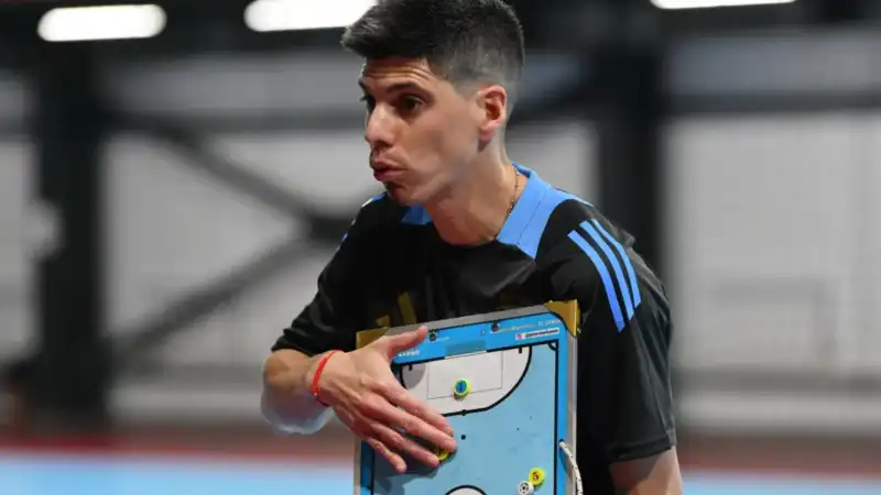 Argentina confirmó el plantel y calendario para la Copa América de Futsal 2026 2 Argentina jugará la Copa América de Futsal 2026 íntegramente en el COP Arena Óscar Harrison, con debut ante Perú por el Grupo A.