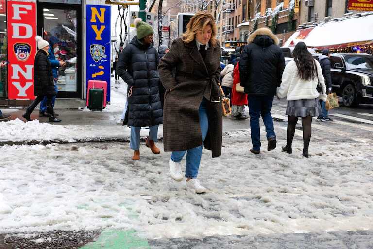 Nueva York activa el máximo nivel de emergencia por una histórica tormenta de nieve 4 G 5h1a9WQAEnj7Z - 3