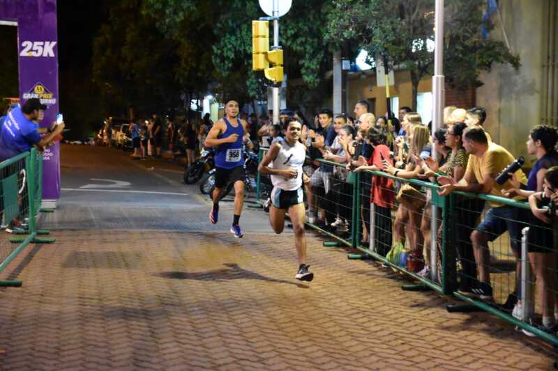 Oberá confirmó el calendario del tradicional Gran Prix Nocturno y se prepara para tres noches de atletismo urbano 1 Atletas de todas las edades participarán de la XXXIII edición del tradicional Gran Prix Nocturno de Oberá.
