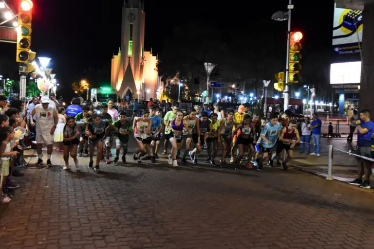 Oberá confirmó el calendario del tradicional Gran Prix Nocturno y se prepara para tres noches de atletismo urbano El Gran Prix Nocturno volverá a recorrer las calles del centro de Oberá en tres sábados consecutivos.